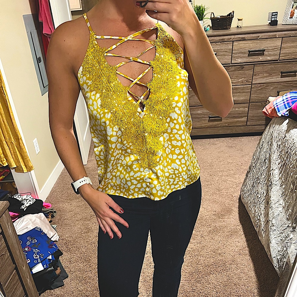 CARILLO PRINTED LACE UP CAMI TANK